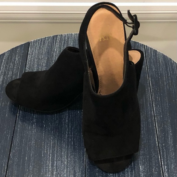 New York & Co Peep Toe Heels - Picture 1 of 5